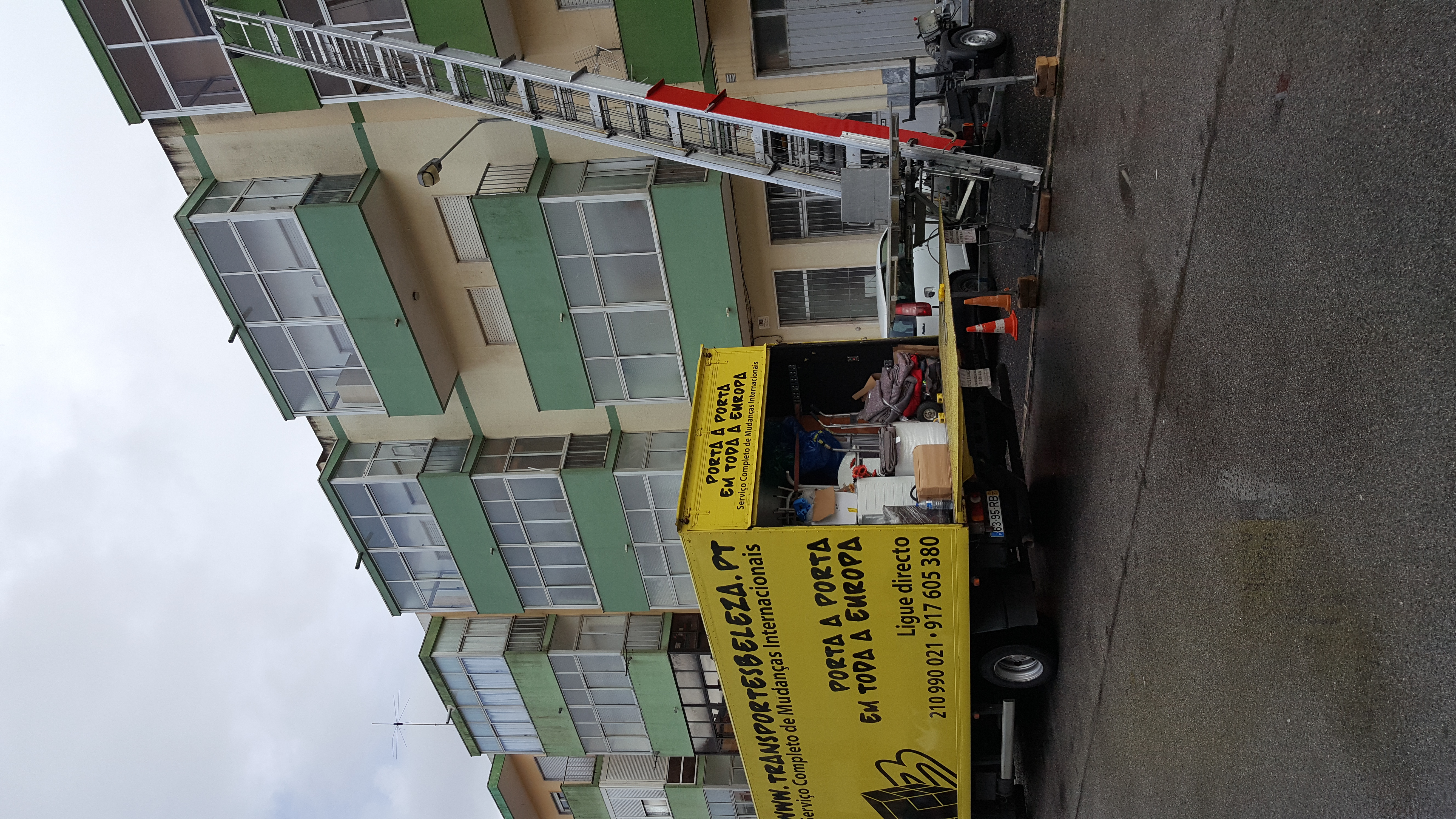 elevador exterior para mudanças